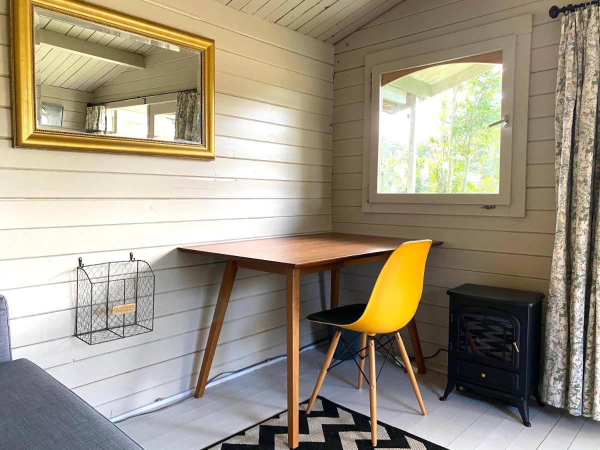 Holly Tree Cottage - 3 Bedrooms And Large Garden With Optional Glamping Double Outside Lymington Buitenkant foto